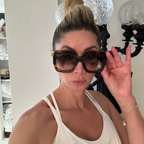 Gucci Authentic Tortoiseshell Jackie’O sunglasses - Picture 8 of 9